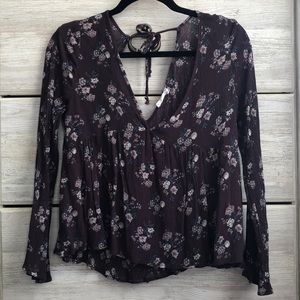 Tillys Wide V floral blouse